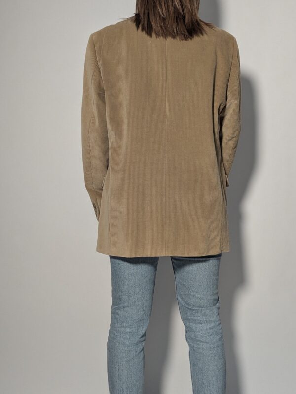 Ribbed radiance - 04