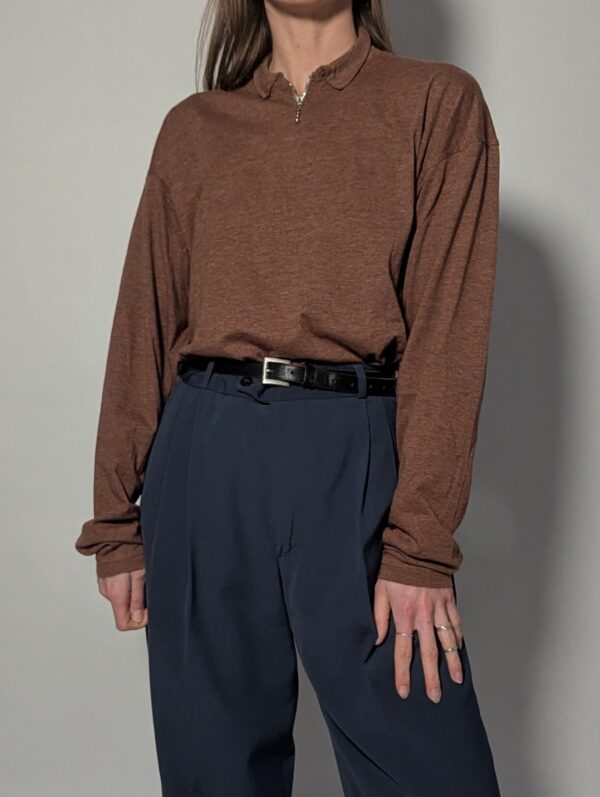 Vintage top met halve rits in een warme aardbruine tint.