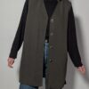 Vintage lang gilet met knopen in een diepe, neutrale tint.