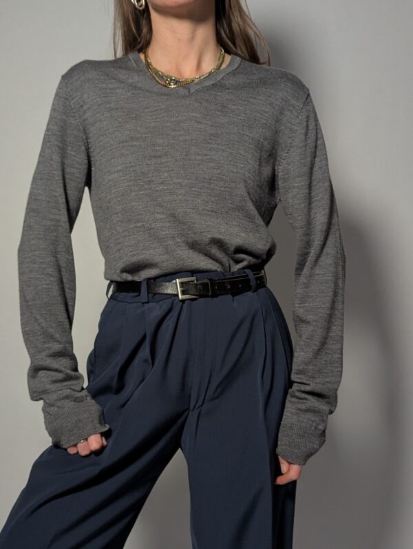 Een tijdloze grijze trui van 100% merinowol