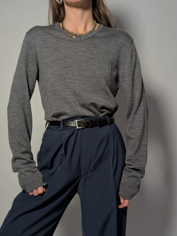 Een tijdloze grijze trui van 100% merinowol