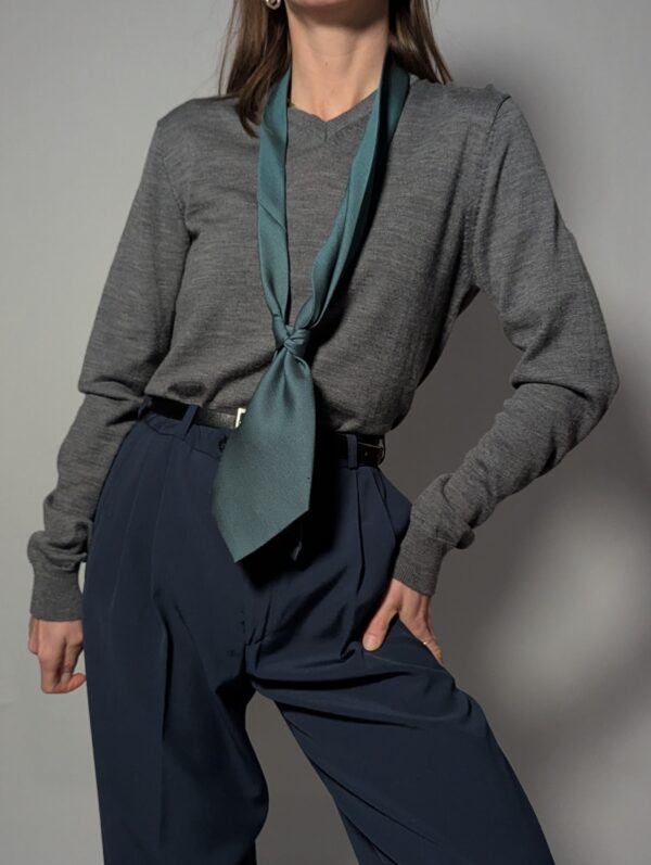 Een tijdloze grijze trui van 100% merinowol