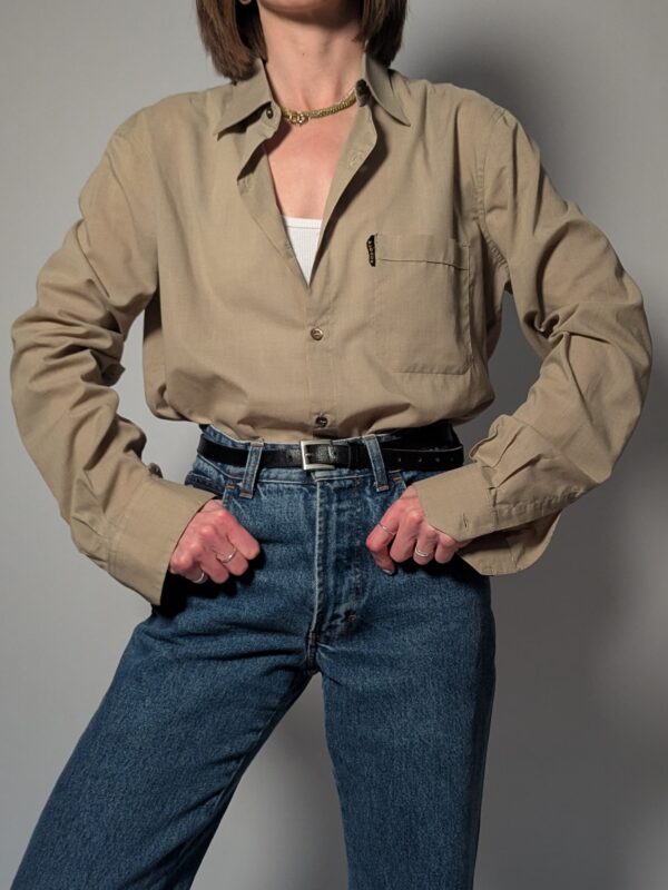 Desert classic - 01 Vintage beige blouse met borstzak en klassieke kraag