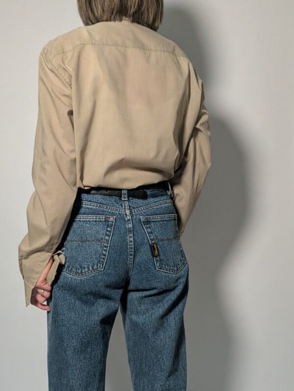 Desert classic - 03 Vintage beige blouse met borstzak en klassieke kraag