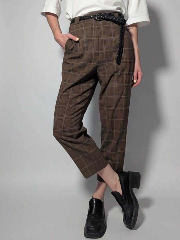 Bruine pantalon met subtiele ruit