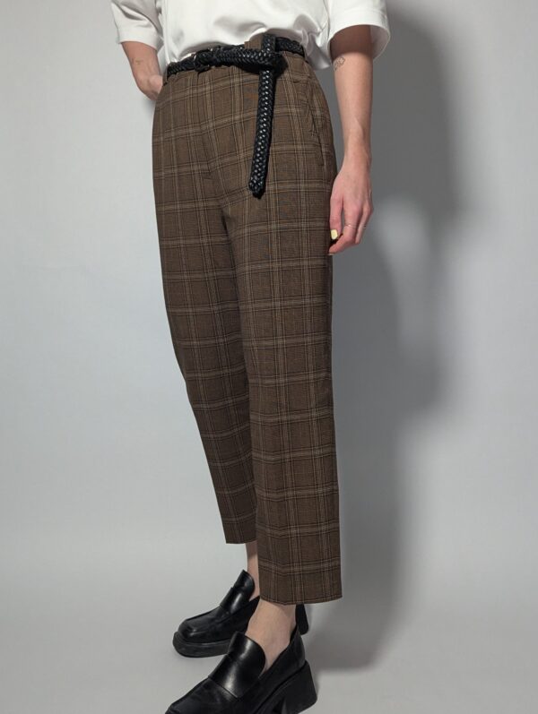 Bruine pantalon met subtiele ruit