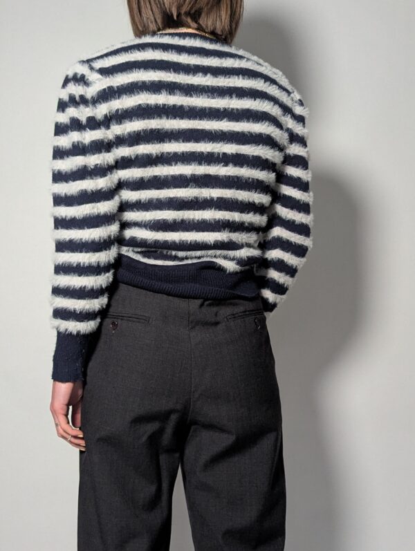 Gestreepte fluffy trui in donkerblauw en off-white