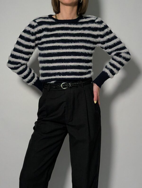 Gestreepte fluffy trui in donkerblauw en off-white