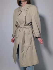 Vintage beige trenchcoat met ceintuur en klassieke snit