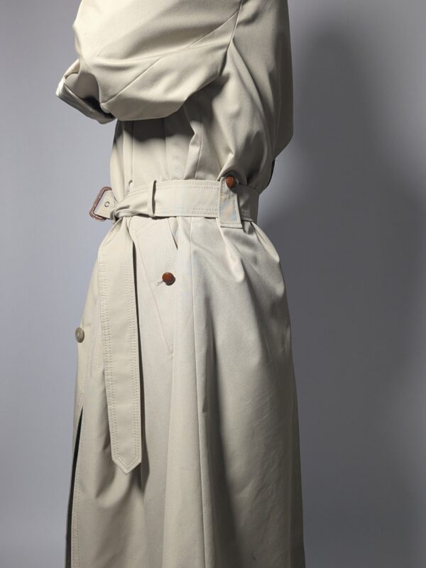 Vintage beige trenchcoat met ceintuur en klassieke snit