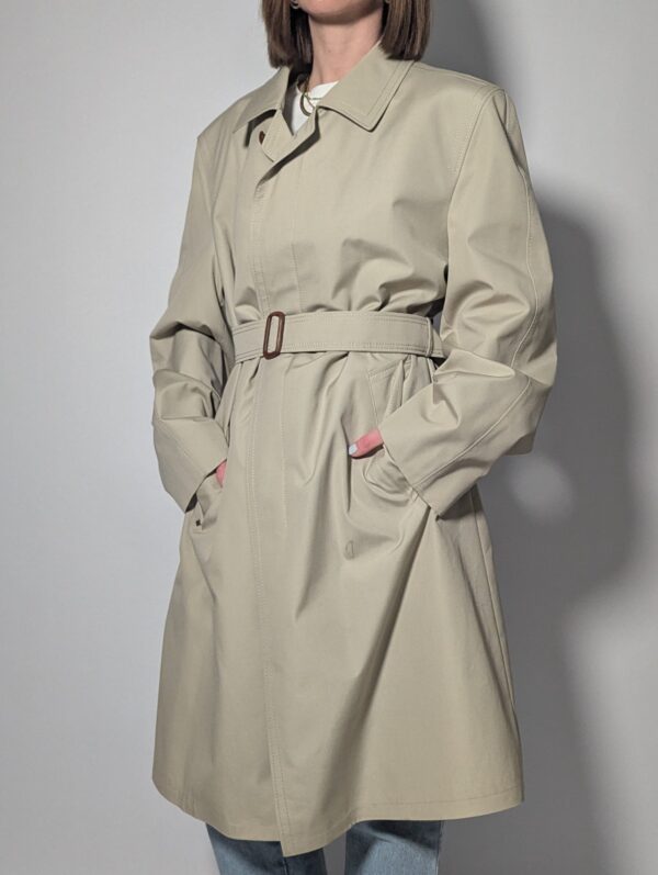 Vintage beige trenchcoat met ceintuur en klassieke snit