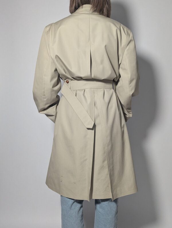 Vintage beige trenchcoat met ceintuur en klassieke snit