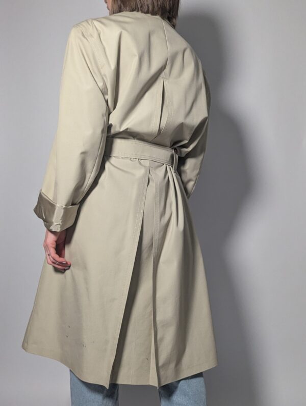 Vintage beige trenchcoat met ceintuur en klassieke snit