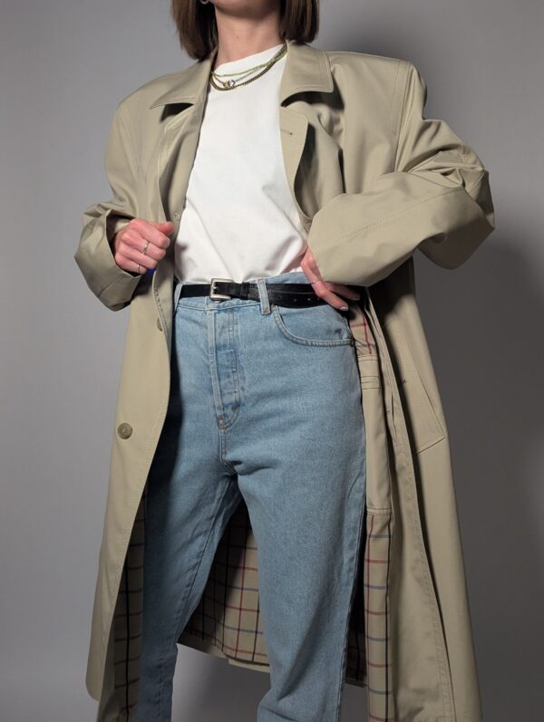 Vintage beige trenchcoat met ceintuur en klassieke snit