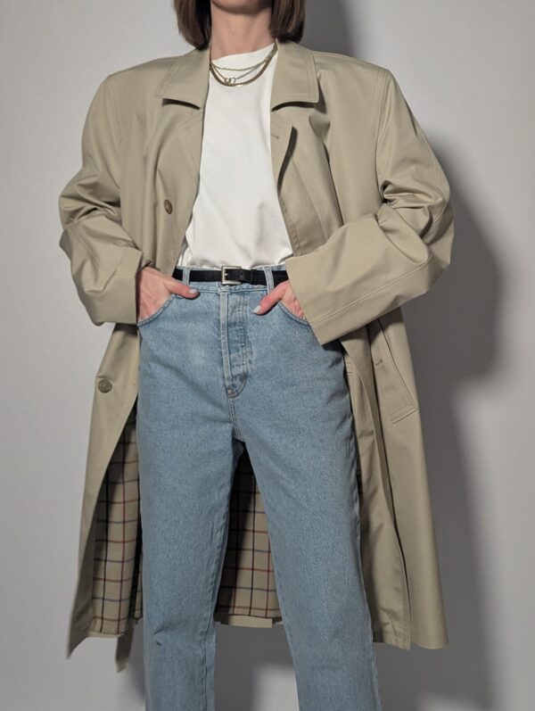 Vintage beige trenchcoat met ceintuur en klassieke snit