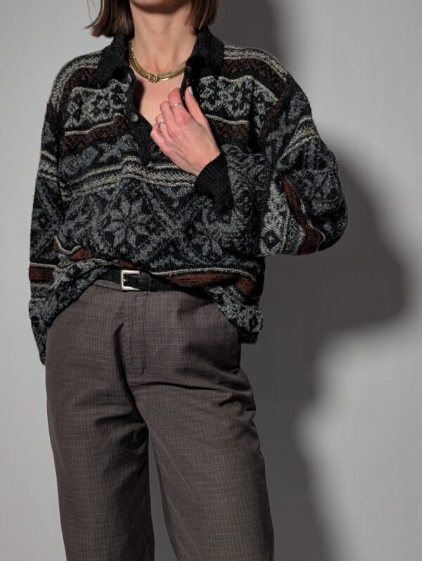 Shadow folk - 05 Vintage donkergrijze knit met patroon en polokraag