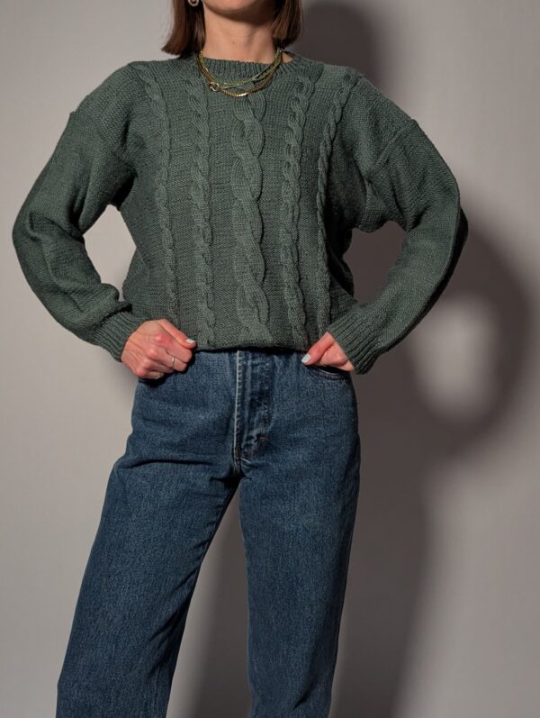 Soft moss - 03 Vintage mosgroene kabeltrui met klassiek breipatroon