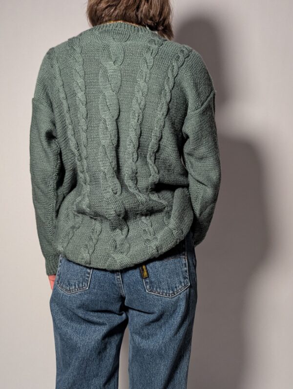 Soft moss - 04 Vintage mosgroene kabeltrui met klassiek breipatroon
