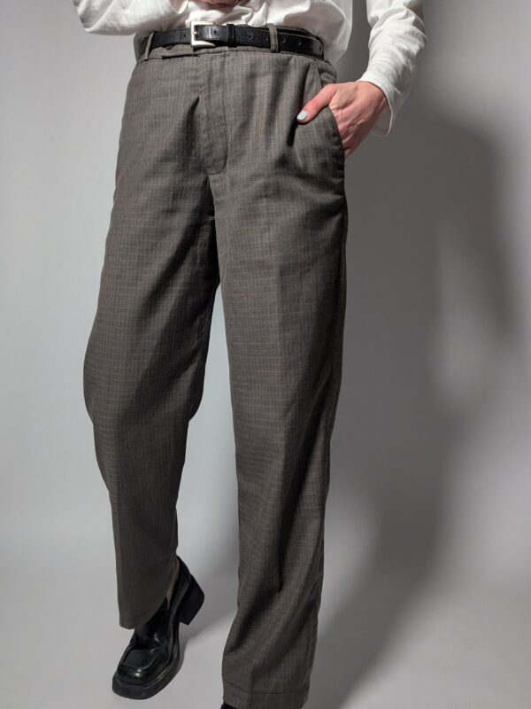 Soft structure - 01 Bruine pantalon met subtiele micro-ruit en rechte fit