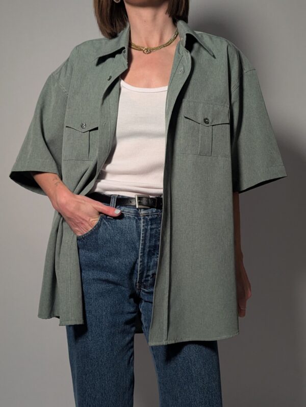 Vintage grijze blouse met utility borstzakken en korte mouw