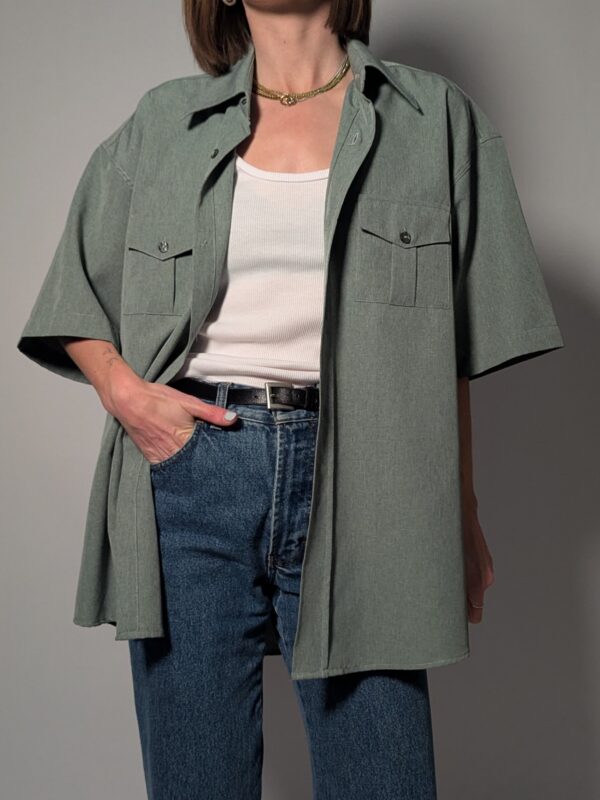 Vintage grijze blouse met utility borstzakken en korte mouw