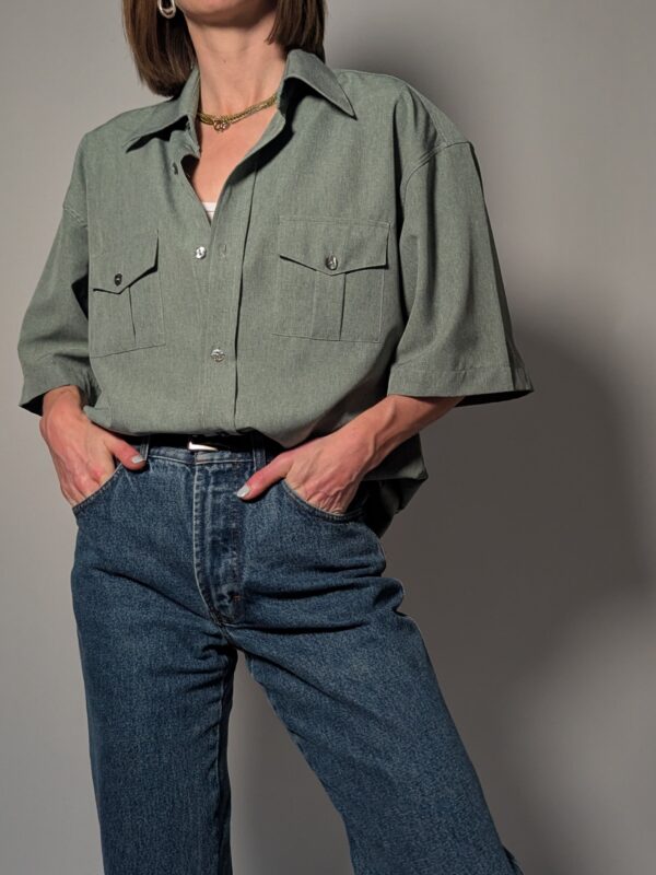 Vintage grijze blouse met utility borstzakken en korte mouw