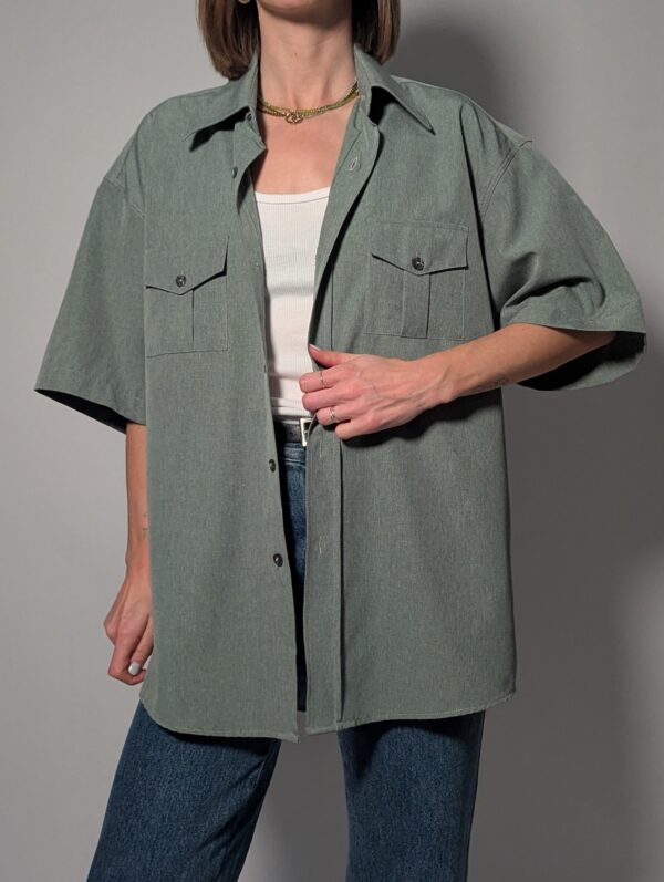 Vintage grijze blouse met utility borstzakken en korte mouw