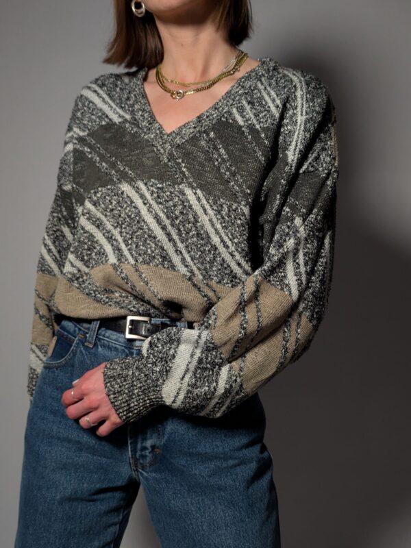 Stone current - 01 Vintage grijs gemêleerde knit met V-hals en patroon