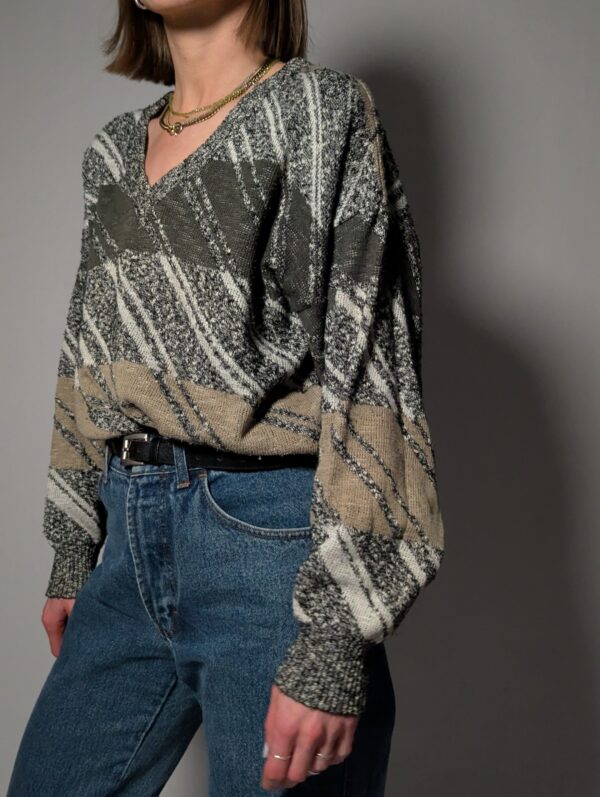 Stone current - 03 Vintage grijs gemêleerde knit met V-hals en patroon