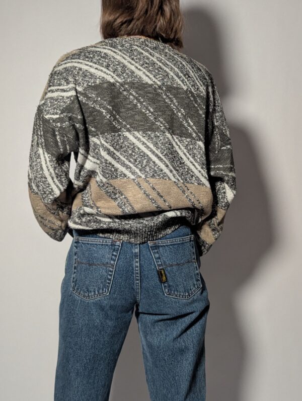 Stone current - 05 Vintage grijs gemêleerde knit met V-hals en patroon