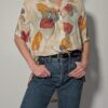 Amber breeze - 02 Vintage blouse met korte mouwen in beige met grote bloemenprint in amber, roest en zachte aardetinten.