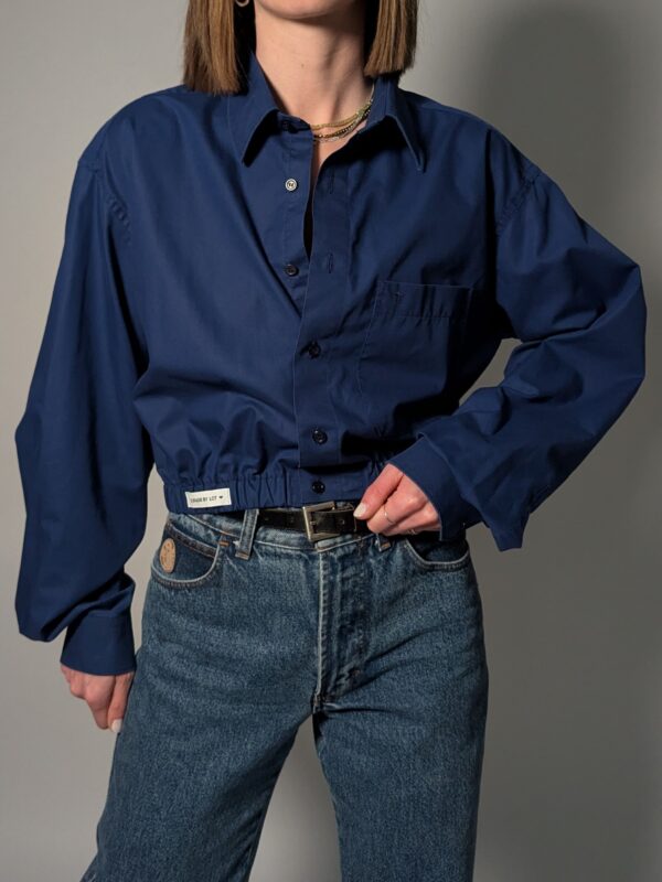 Upcycled donkerblauwe vintage blouse met elastische zoom – (RE)MADE BY LOT