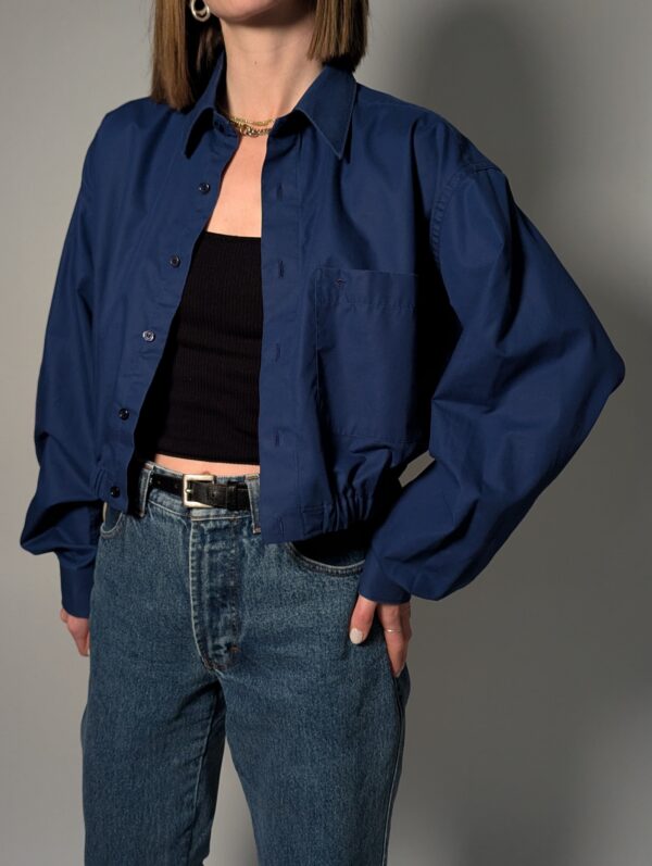 Upcycled donkerblauwe vintage blouse met elastische zoom – (RE)MADE BY LOT