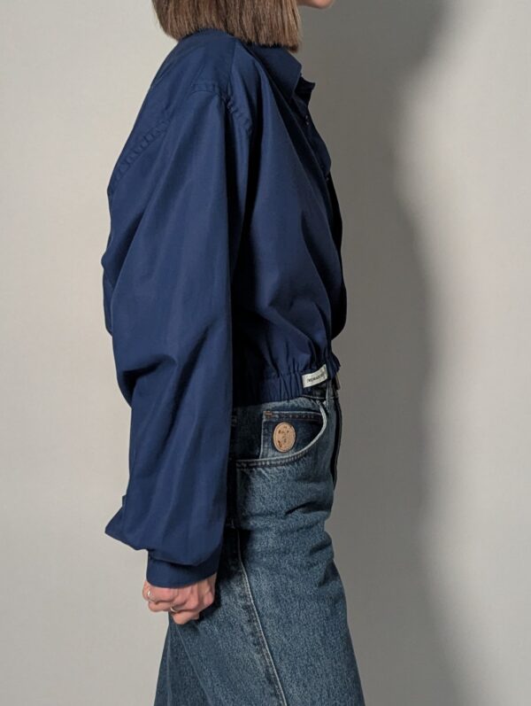 Upcycled donkerblauwe vintage blouse met elastische zoom – (RE)MADE BY LOT