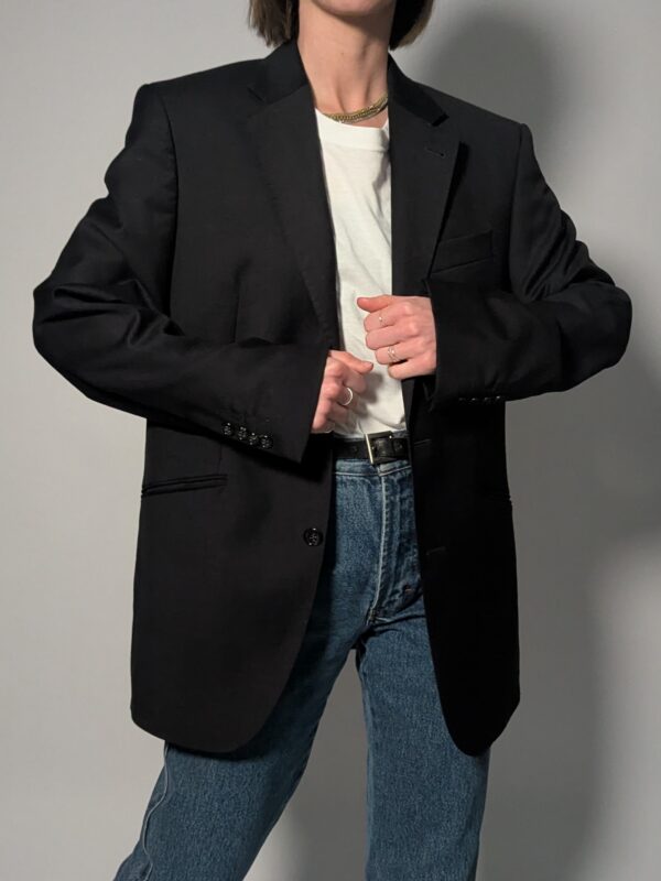 Vintage blazer in heel donker antraciet met rechte oversized fit en opvallende rode voering.