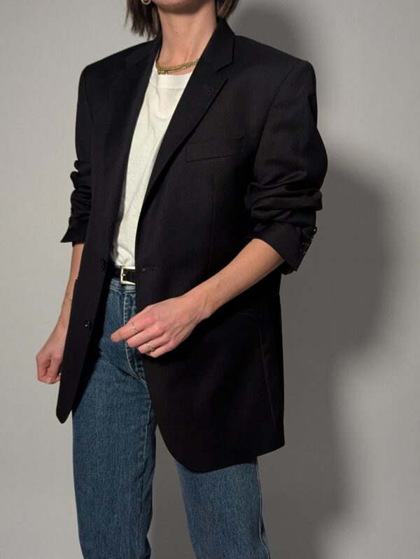 Vintage blazer in heel donker antraciet met rechte oversized fit en opvallende rode voering.