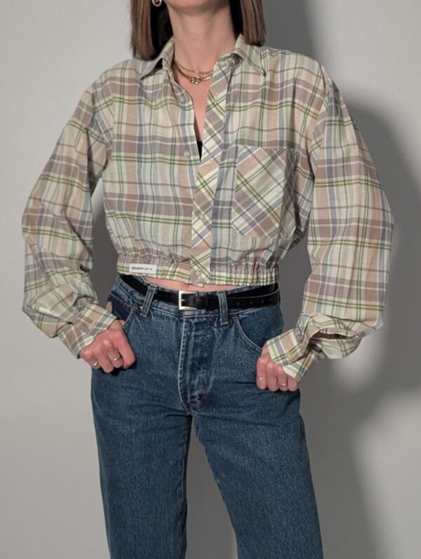 Upcycled vintage geruite blouse in beige en groen met elastische zoom – (RE)MADE BY LOT