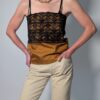 Vintage top met spaghettibandjes, goudbruine glanzende stof en zwarte kanten bovenlaag.