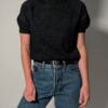 Vintage fijngebreide top in donkergrijs/antraciet met korte mouwen, hoge hals en knoopjessluiting in de nek aan de achterkant.