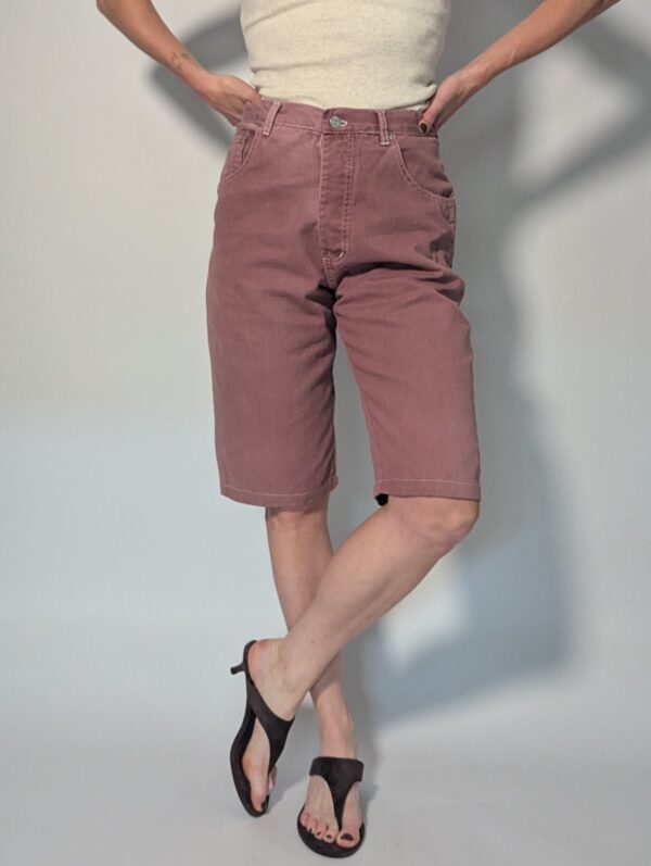 Vintage oudroze denim bermuda met hoge taille en rechte pasvorm.