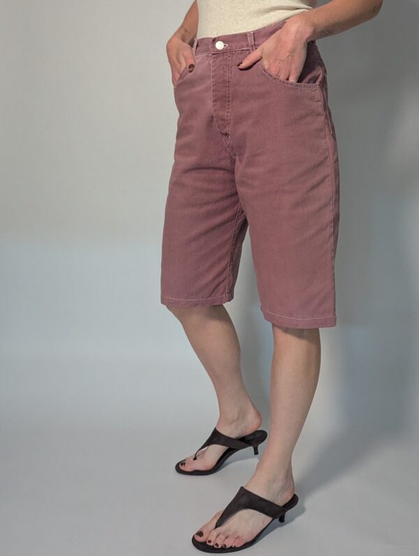 Vintage oudroze denim bermuda met hoge taille en rechte pasvorm.