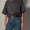 Vintage Dickies T-shirt in vaal zwart met korte mouwen, borstzak en subtiel logo detail.