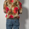Vintage blouse-jasje met korte mouwen in olijfgroen, rood, camel en crème met florale en grafische print.