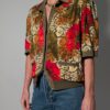 Vintage blouse-jasje met korte mouwen in olijfgroen, rood, camel en crème met florale en grafische print.