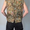 Vintage mouwloze top in groen-, bruin- en aardetinten met rijke botanische print en rechte pasvorm.