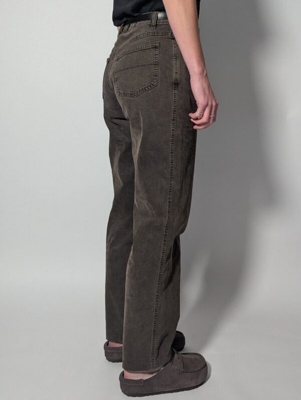 Vintage donkerbruine jeans met rechte pasvorm en tijdloze basic uitstraling.