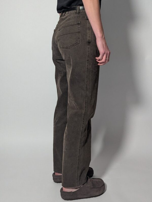 Vintage donkerbruine jeans met rechte pasvorm en tijdloze basic uitstraling.