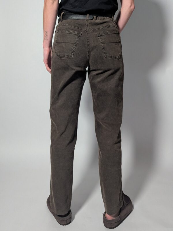 Vintage donkerbruine jeans met rechte pasvorm en tijdloze basic uitstraling.