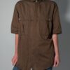 Mocha utility 02 Vintage lange mokkabruine blouse met korte mouwen, fijne subtiele streep en utility details op het voorpand.