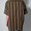 Vintage blouse met korte mouwen en fijne verticale strepen in zwart, okergeel, roest en aardetinten.